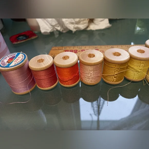 24 Assorted Sewing Thread Spools - Picture 5 of 5